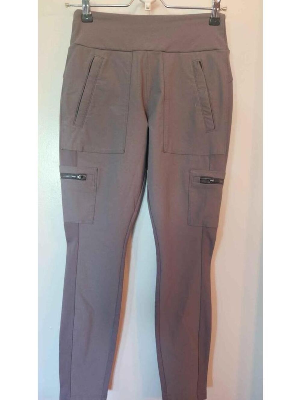 Athleta Size 4 Womans Athletic Cargo Pants with 6 Zippered Pockets